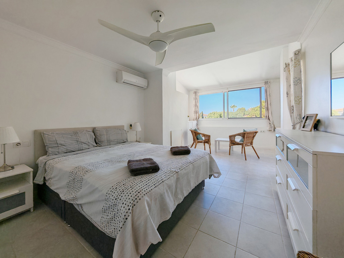 Adosados de 5 dormitorios en venta en Calahonda – R5115640
