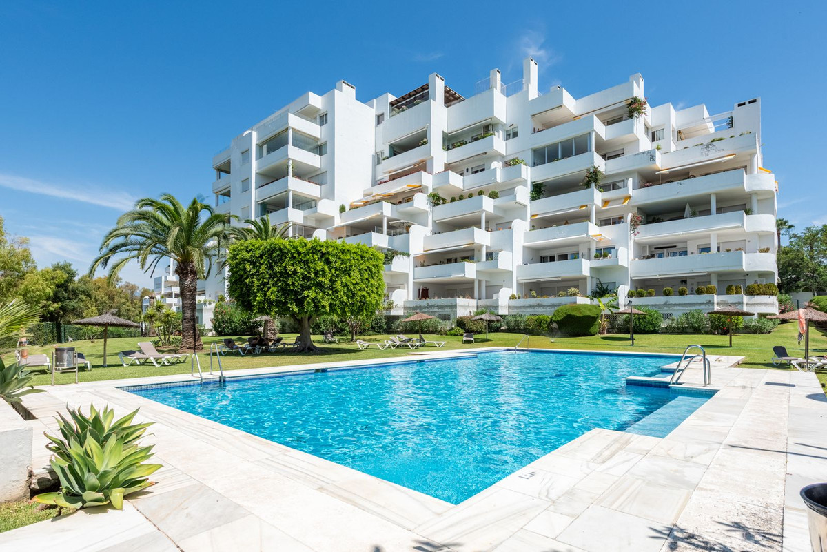 Apartamentos de 3 dormitorios en venta en Guadalmina Alta – R5121454