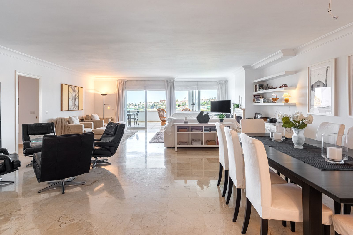Apartamentos de 3 dormitorios en venta en Guadalmina Alta – R5121454