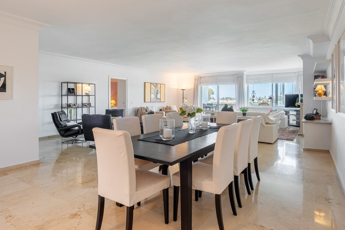 Apartamentos de 3 dormitorios en venta en Guadalmina Alta – R5121454