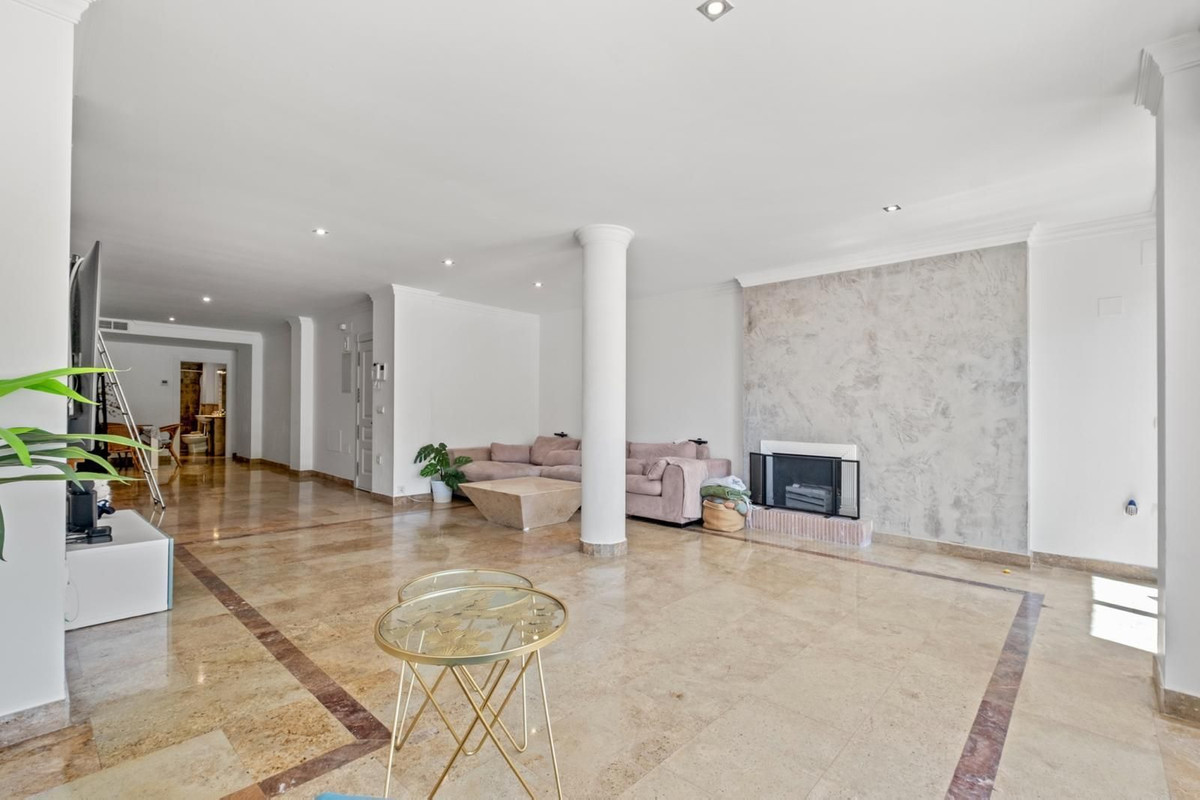 3 bedroom Apartments for sale in Milla de Oro – R5119132