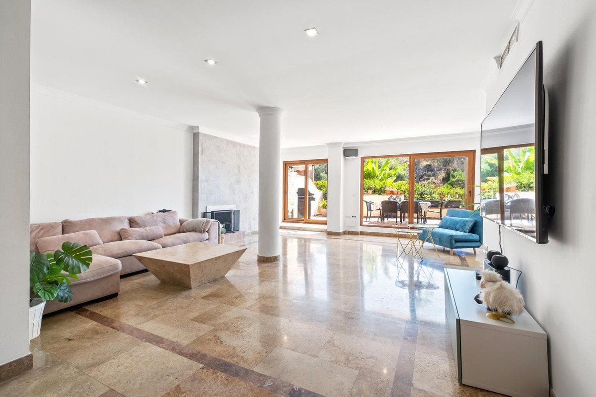 3 bedroom Apartments for sale in Milla de Oro – R5119132