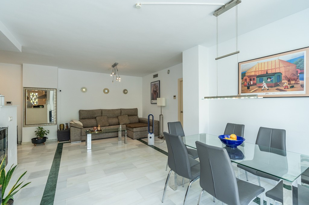 3 bedroom Apartments for sale in Marbella – R5106193