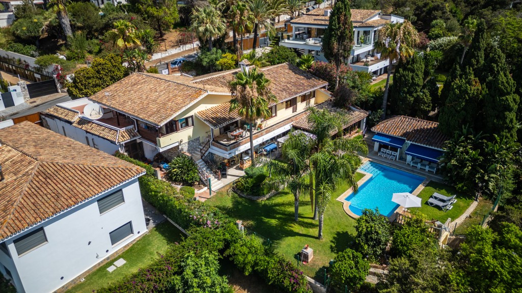 6 bedroom Villas for sale in Marbesa – R5111866