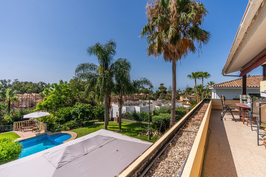 6 bedroom Villas for sale in Marbesa – R5111866