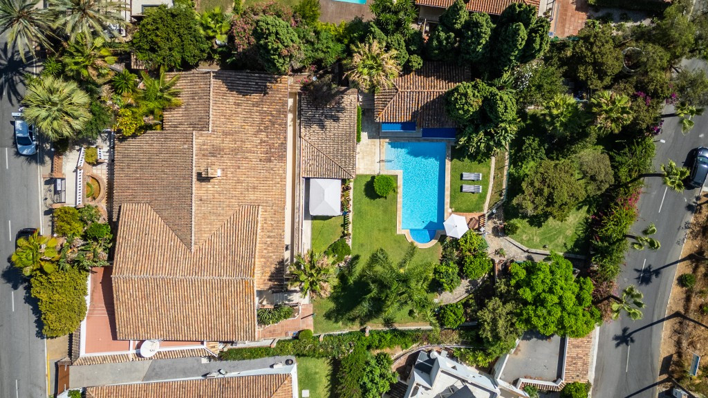 6 bedroom Villas for sale in Marbesa – R5111866