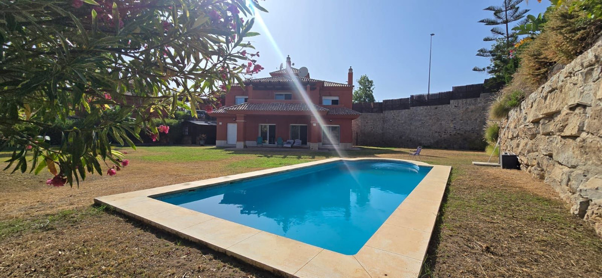 Villas de 5 dormitorios en venta en Marbella – R5075440