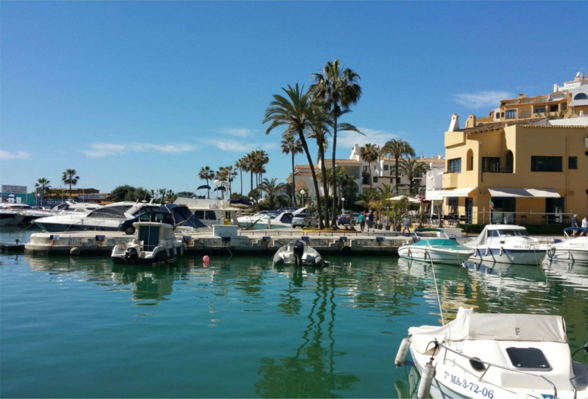 Apartamentos de 3 dormitorios en venta en Cabopino – R5120836