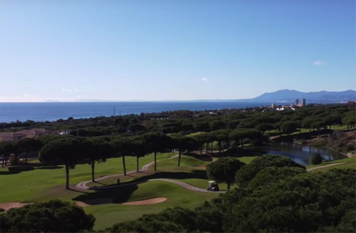 Apartamentos de 3 dormitorios en venta en Cabopino – R5120836