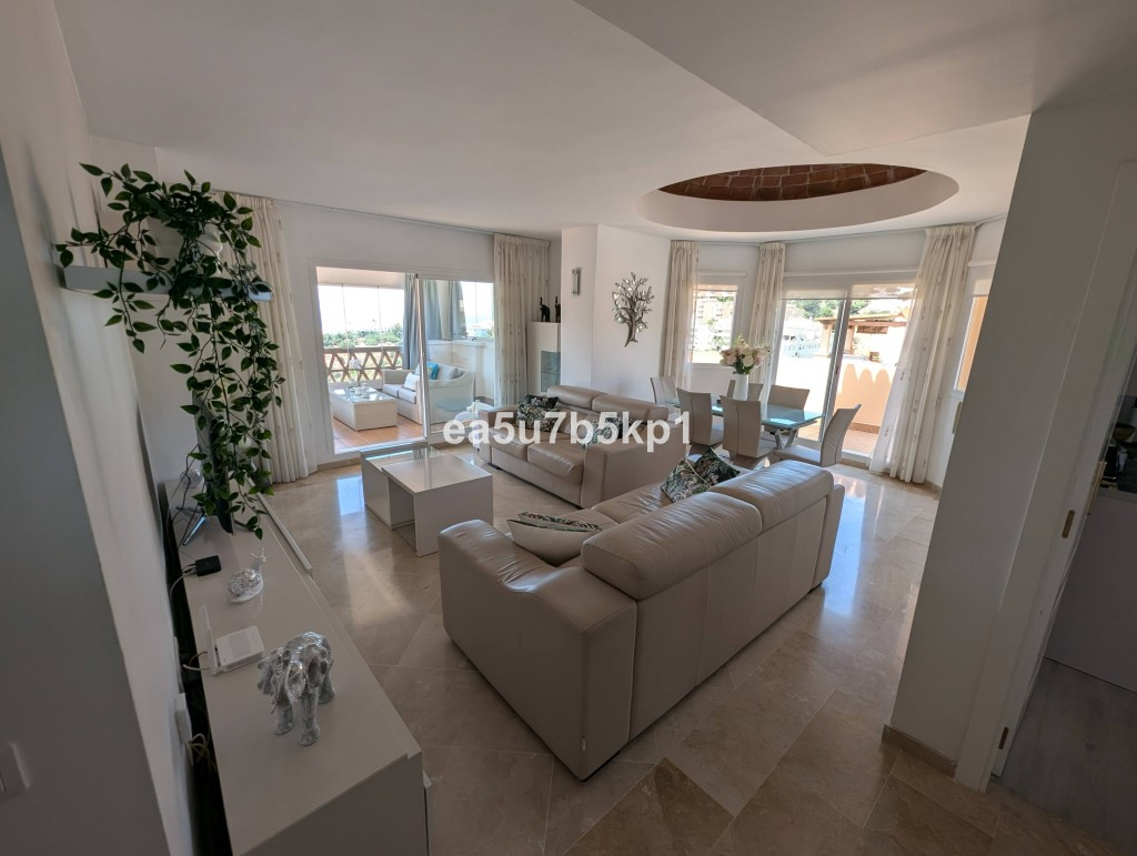 Aticos de 3 dormitorios en venta en Calahonda – R5065261