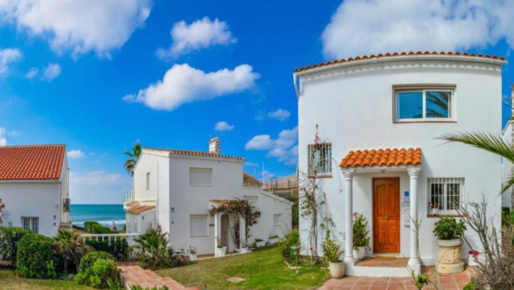 Adosados de 3 dormitorios en venta en Marbella – R5114218 en 