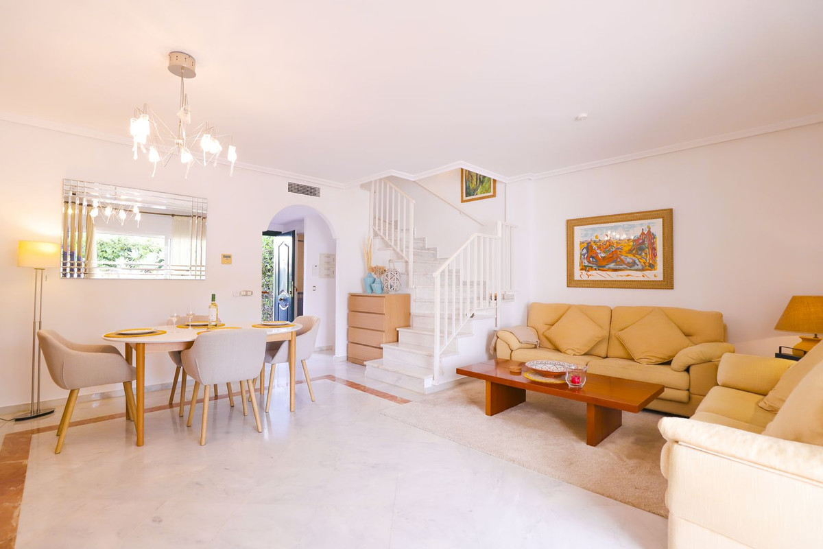 Adosados de 3 dormitorios en venta en Cabopino – R5107501