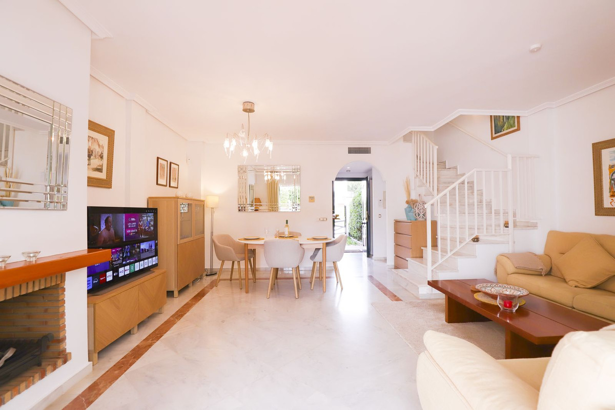 Adosados de 3 dormitorios en venta en Cabopino – R5107501