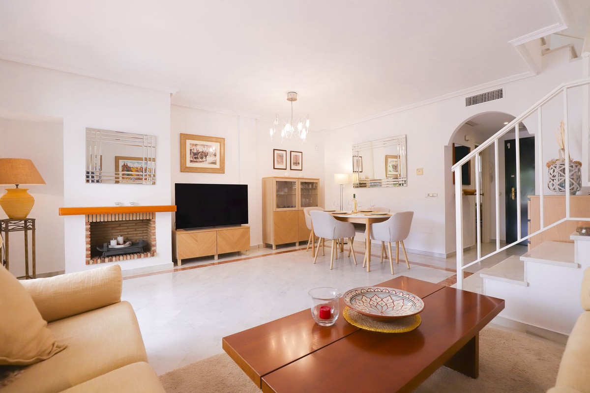 Adosados de 3 dormitorios en venta en Cabopino – R5107501