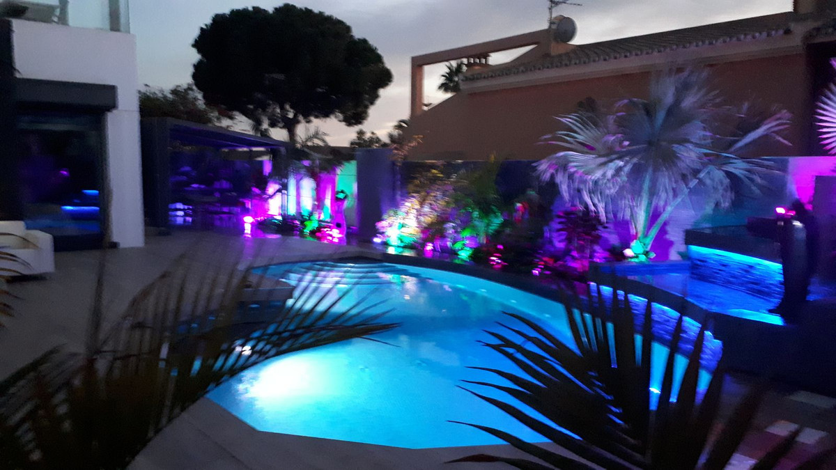 4 bedroom Villas for sale in Las Chapas – R5120677