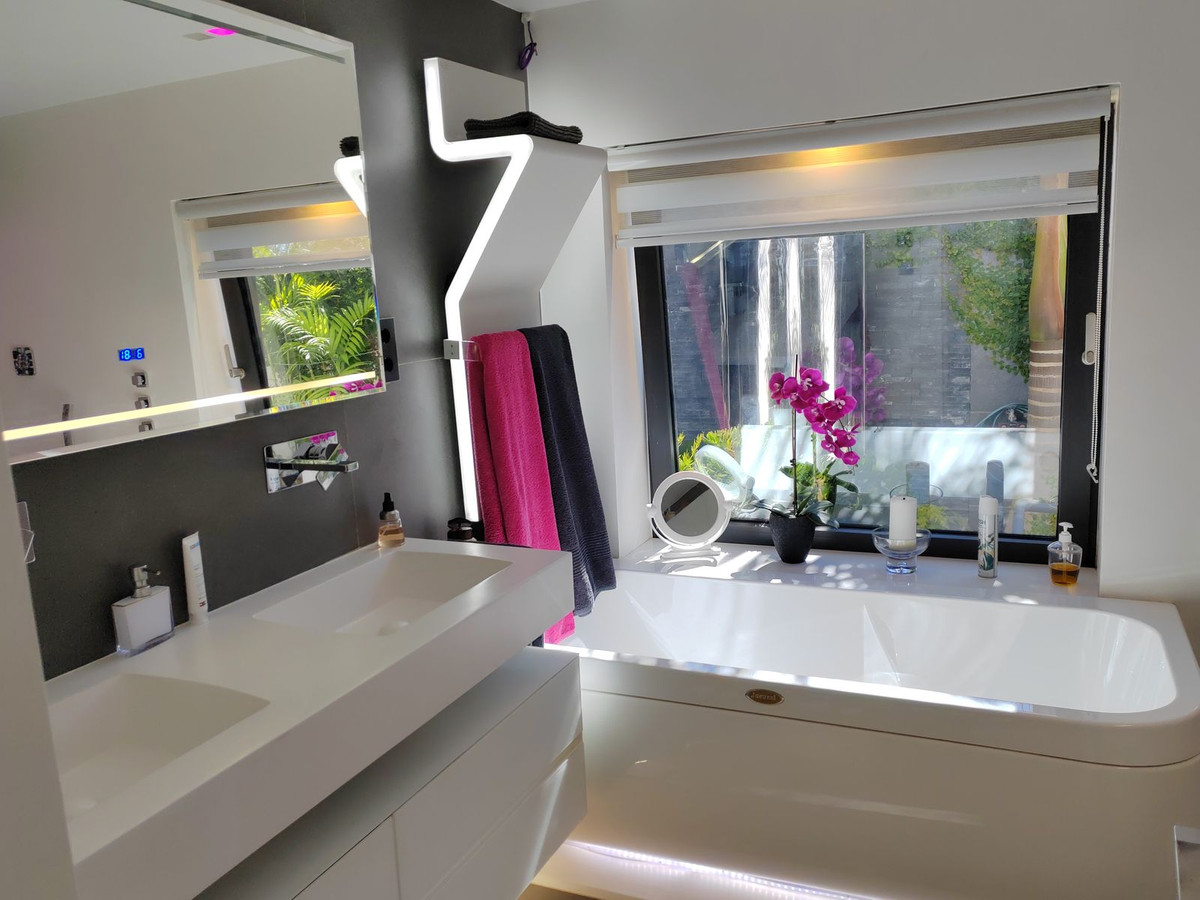 4 bedroom Villas for sale in Las Chapas – R5120677
