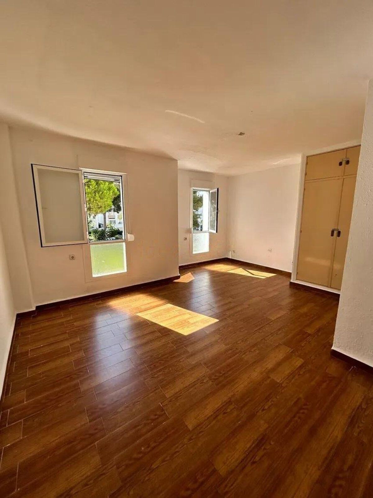 Apartamentos de 3 dormitorios en venta en Elviria – R5078716