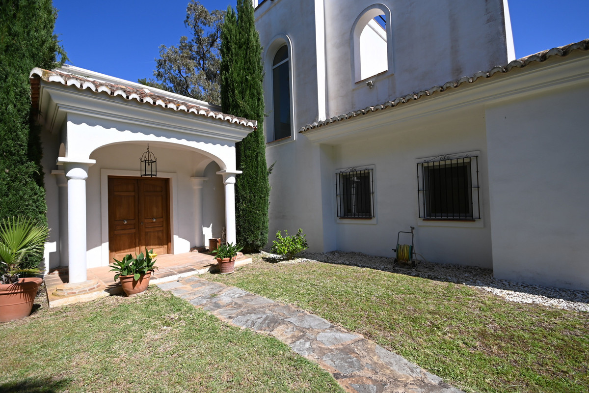 Villas de 3 dormitorios en venta en Guadalmina Baja – R4967473