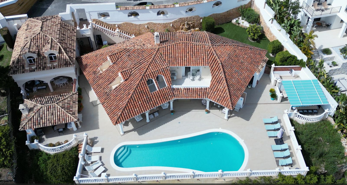 6 bedroom Villas for sale in La Quinta – R5010283