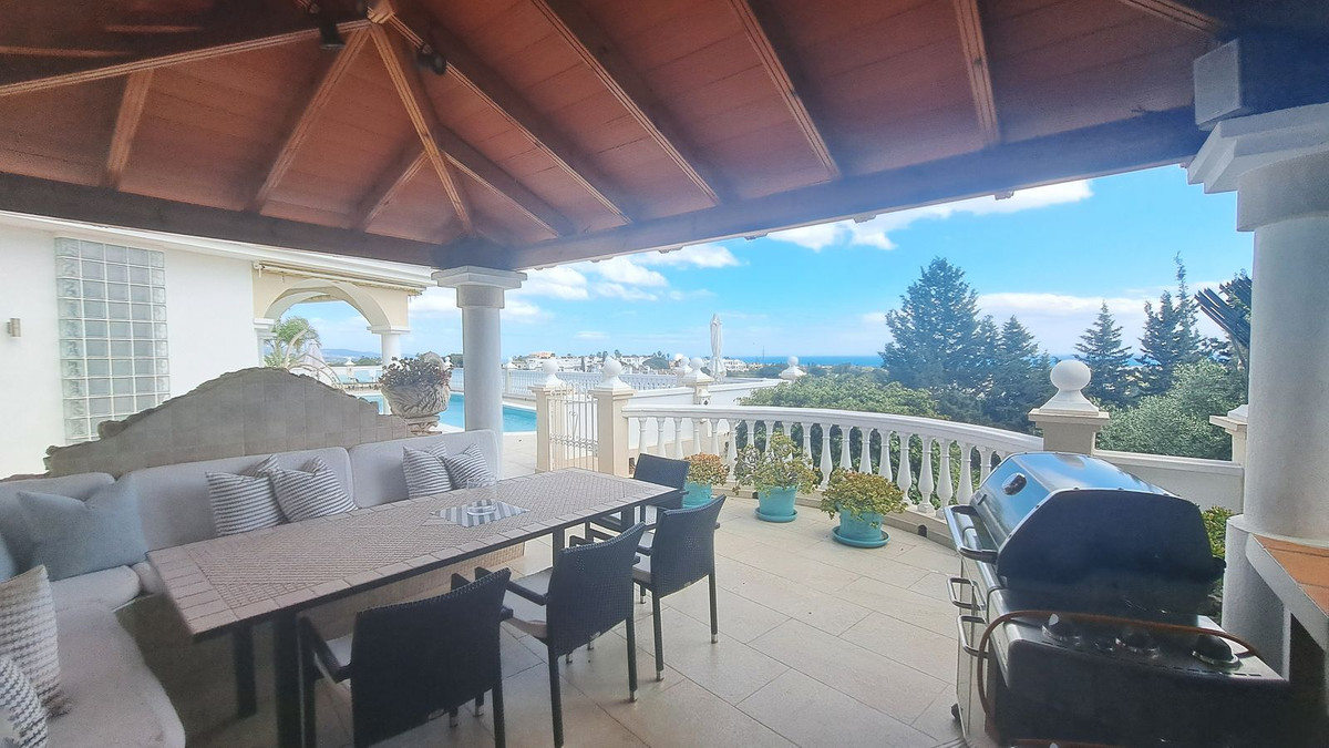 6 bedroom Villas for sale in La Quinta – R5010283