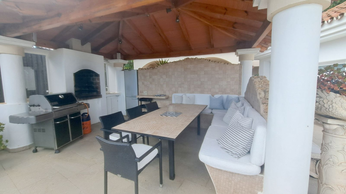 6 bedroom Villas for sale in La Quinta – R5010283