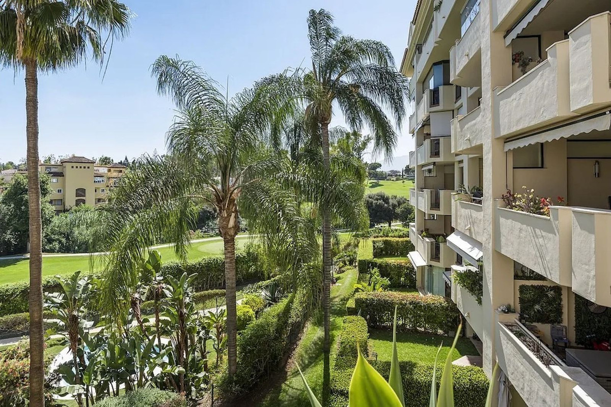 2 bedroom Apartments for sale in Guadalmina Baja – R5120866
