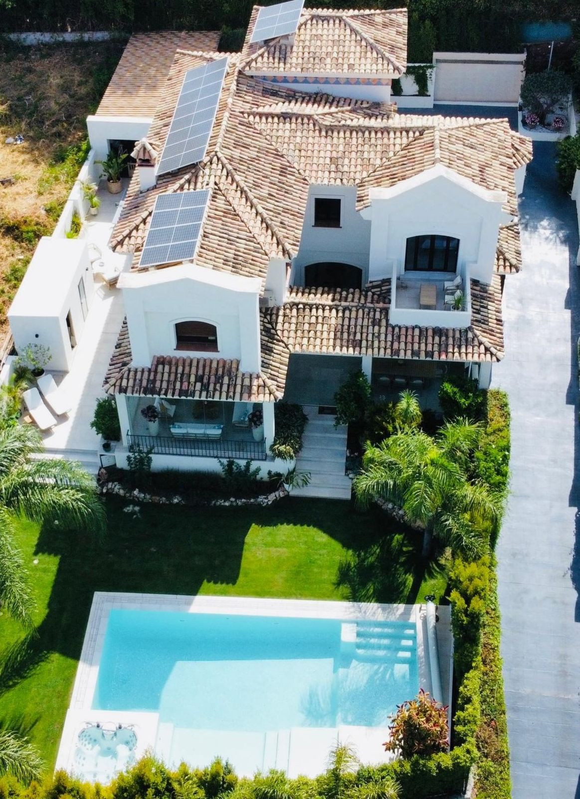 6 bedroom Villas for sale in Marbella – R5103538