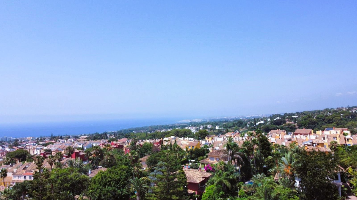 6 bedroom Villas for sale in Marbella – R5103538