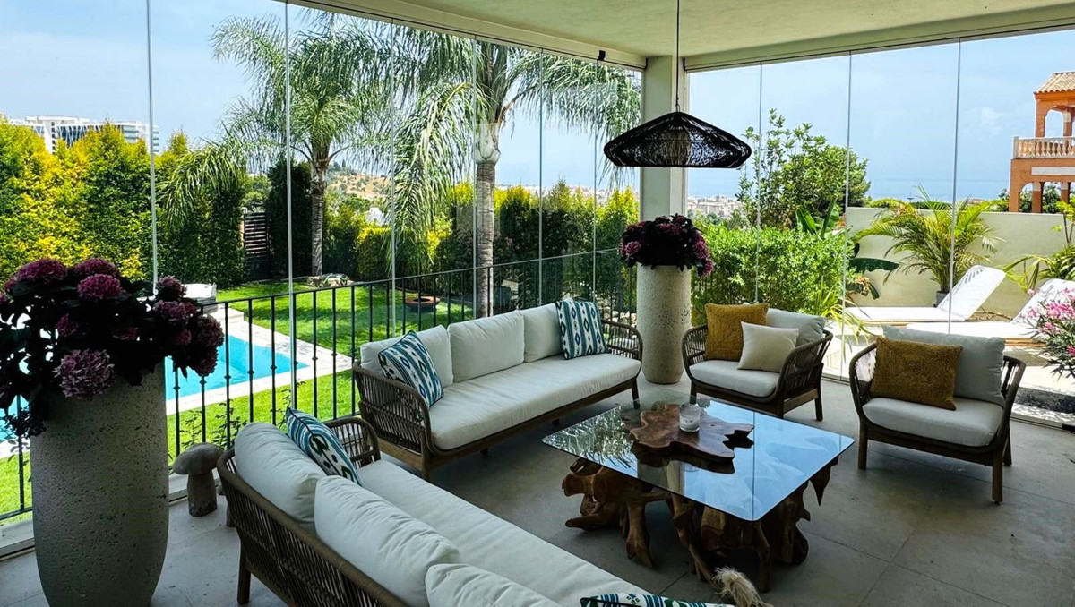 6 bedroom Villas for sale in Marbella – R5103538