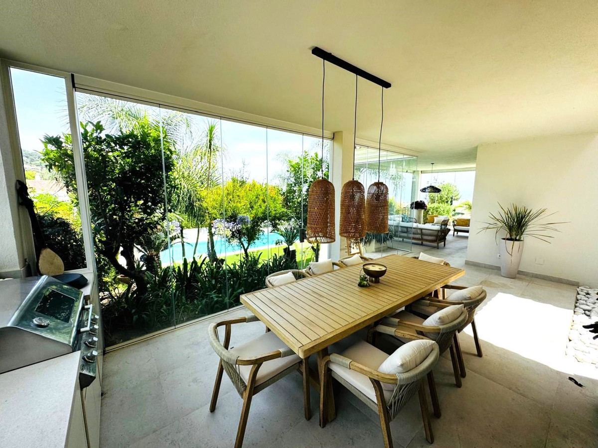 6 bedroom Villas for sale in Marbella – R5103538