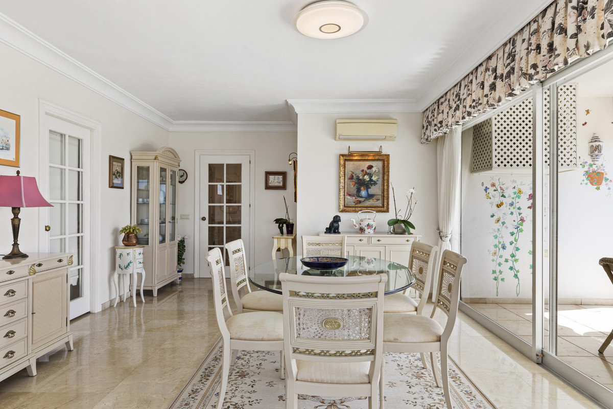 Apartamentos de 3 dormitorios en venta en Guadalmina Alta – R5117146
