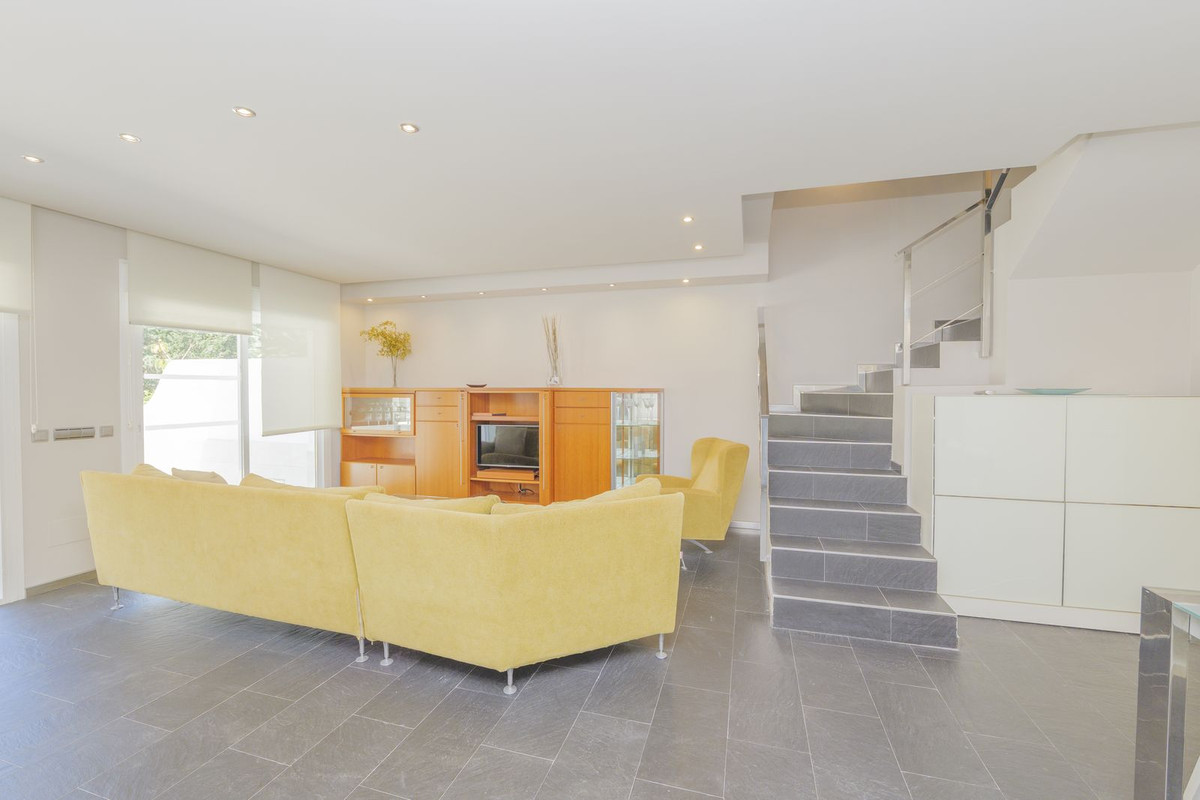 4 bedroom Semi-detached for sale in Artola – R5111371