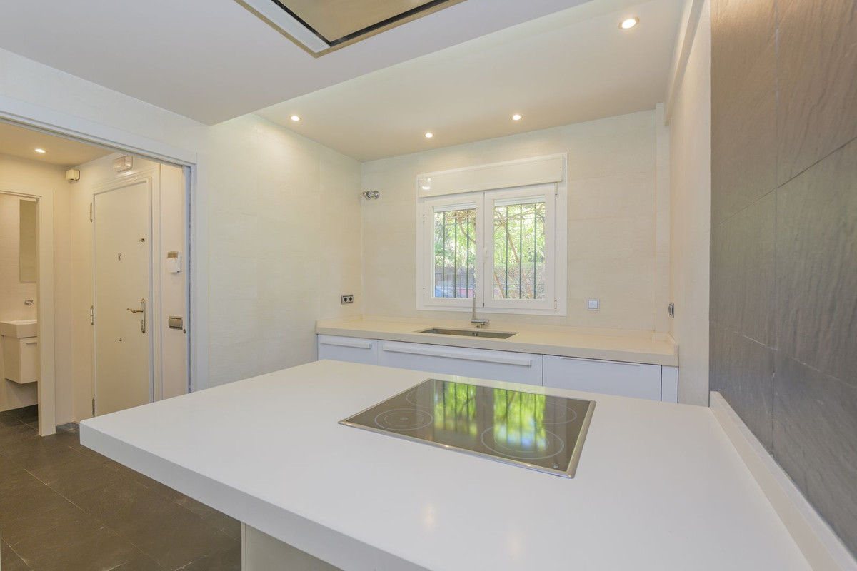 4 bedroom Semi-detached for sale in Artola – R5111371