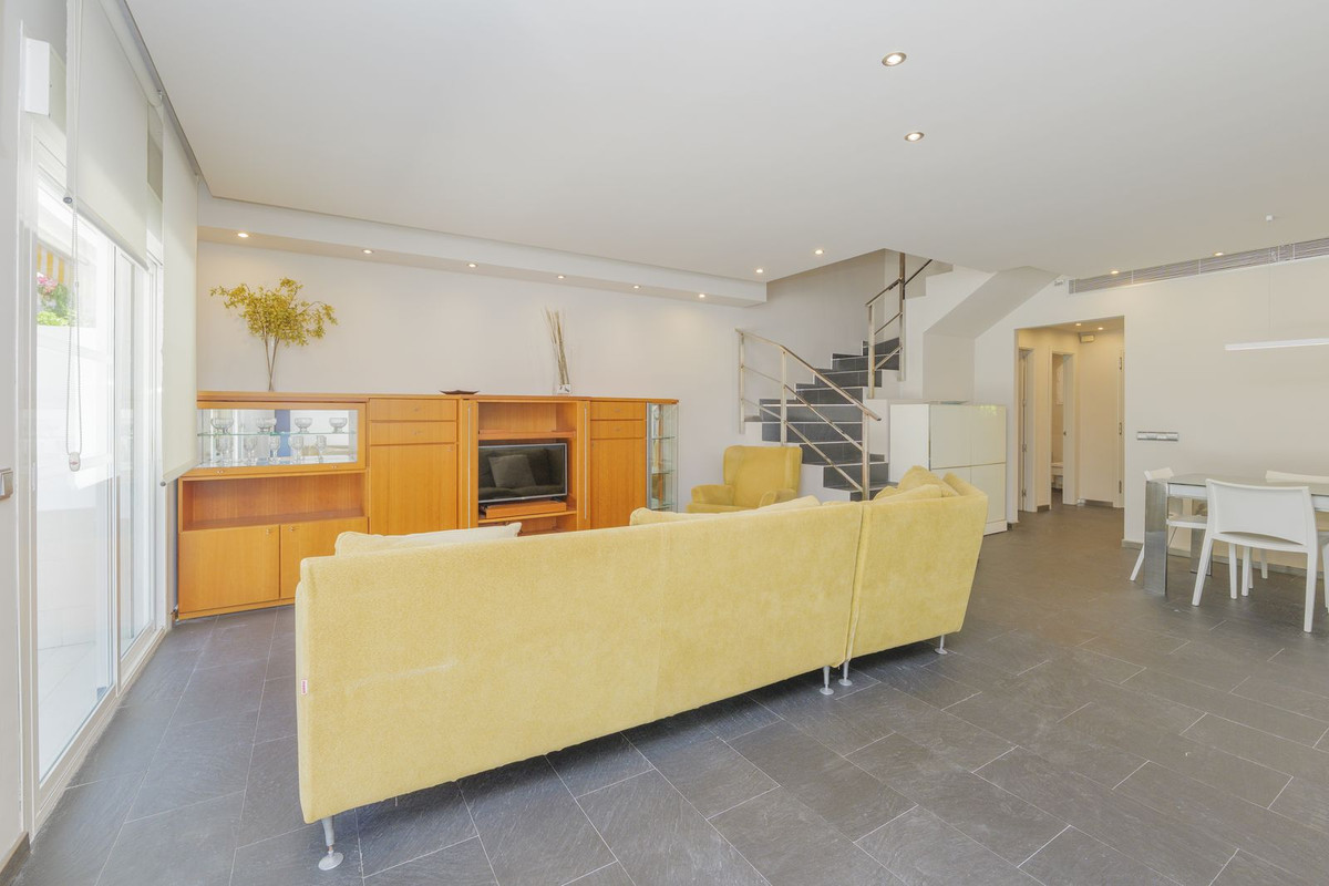 4 bedroom Semi-detached for sale in Artola – R5111371