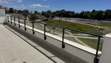 Aticos de 3 dormitorios en venta en Selwo – R4905823