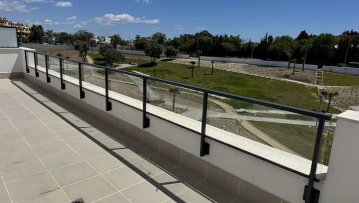 Aticos de 3 dormitorios en venta en Selwo – R4905823 en 