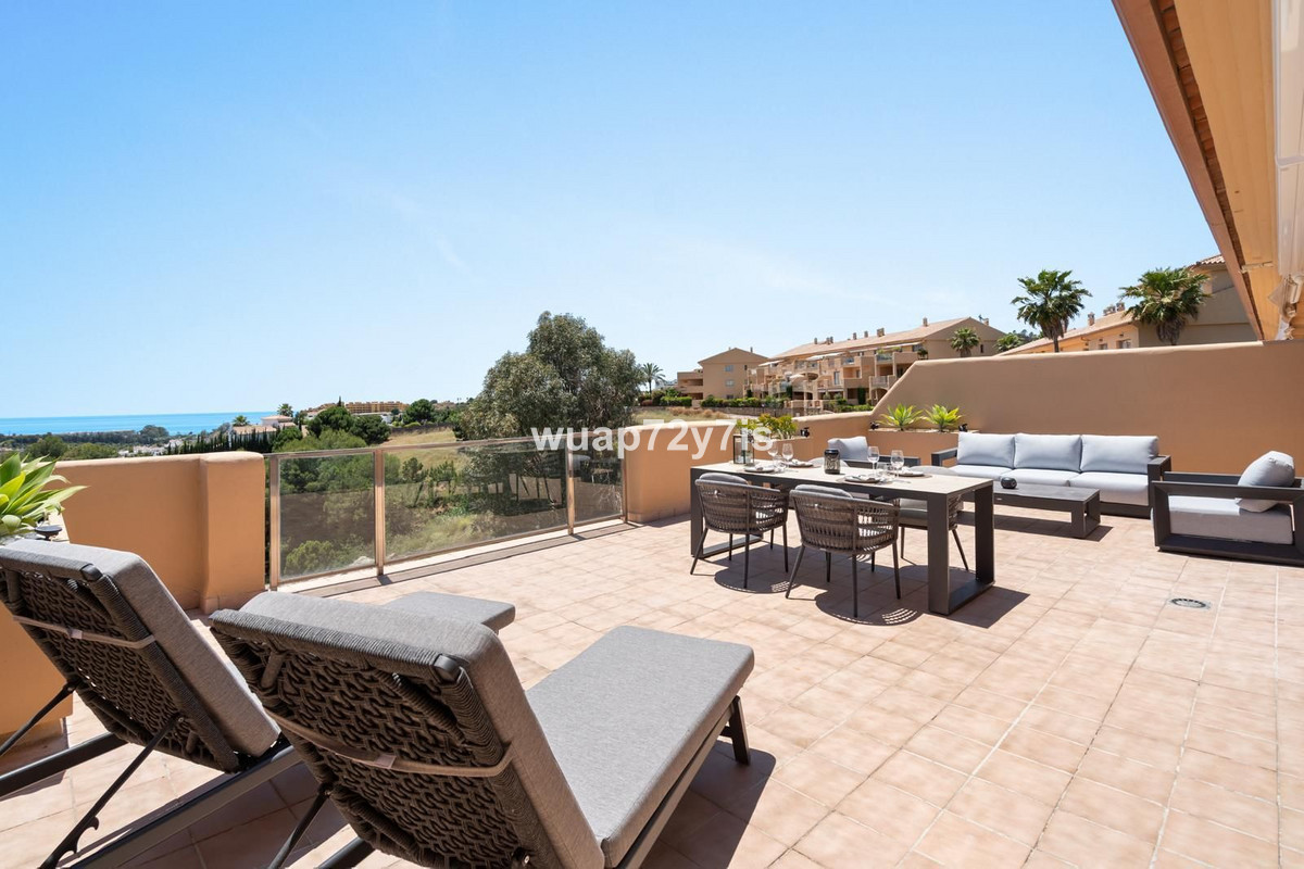 Aticos de 2 dormitorios en venta en Selwo – R5124094