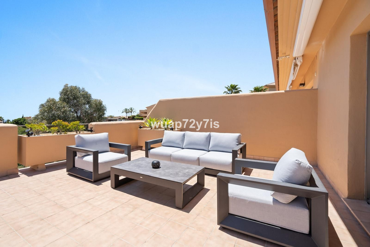 Aticos de 2 dormitorios en venta en Selwo – R5124094