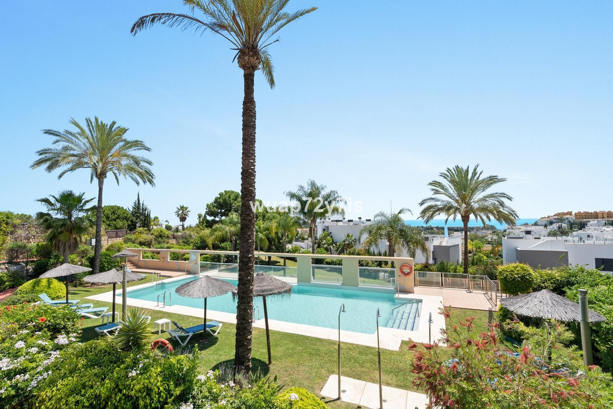Aticos de 2 dormitorios en venta en Selwo – R5124094