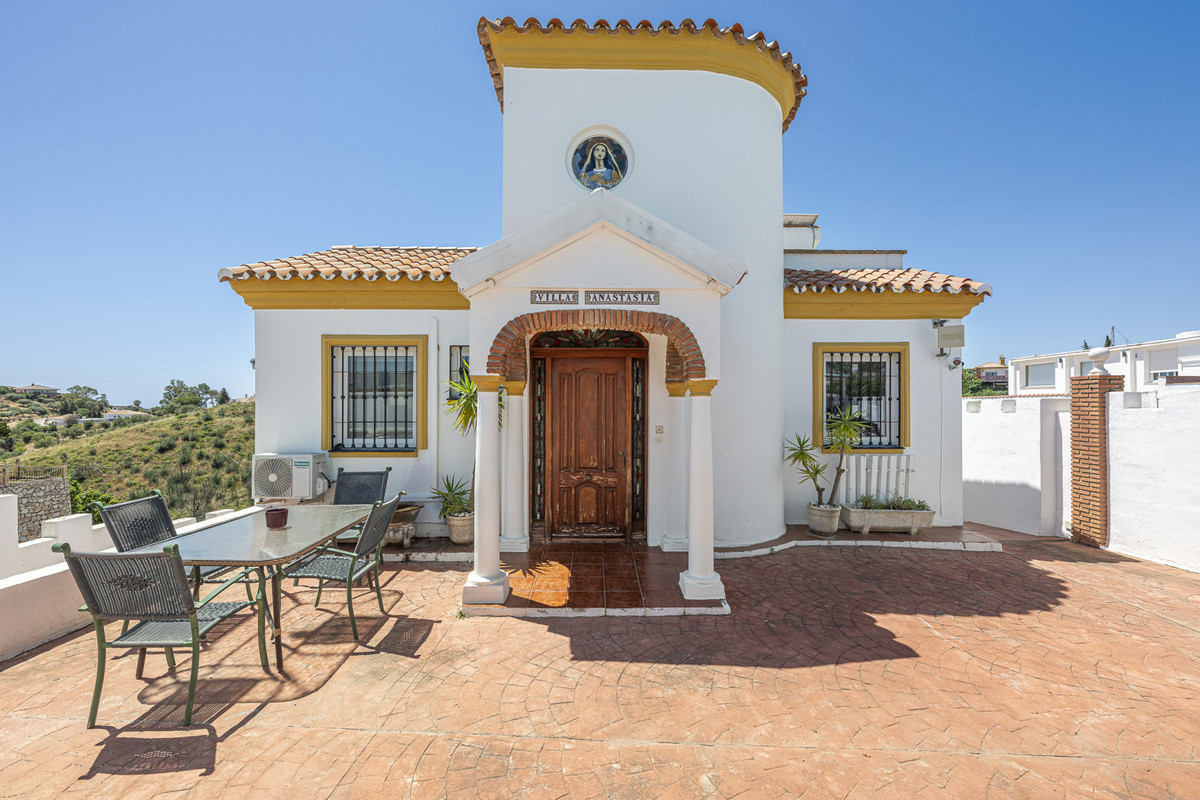 Villas de 4 dormitorios en venta en La Cala de Mijas – R5058061