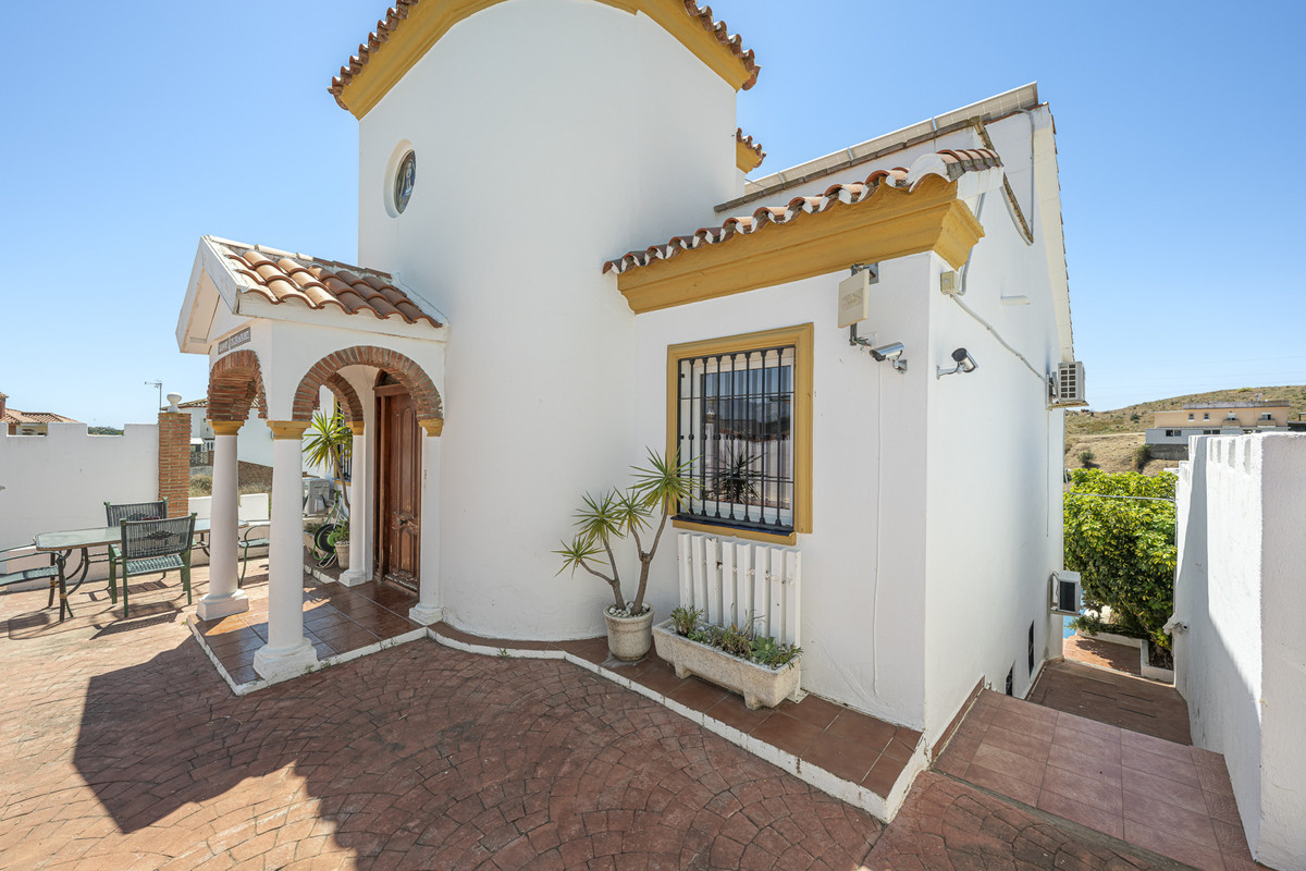 Villas de 4 dormitorios en venta en La Cala de Mijas – R5058061