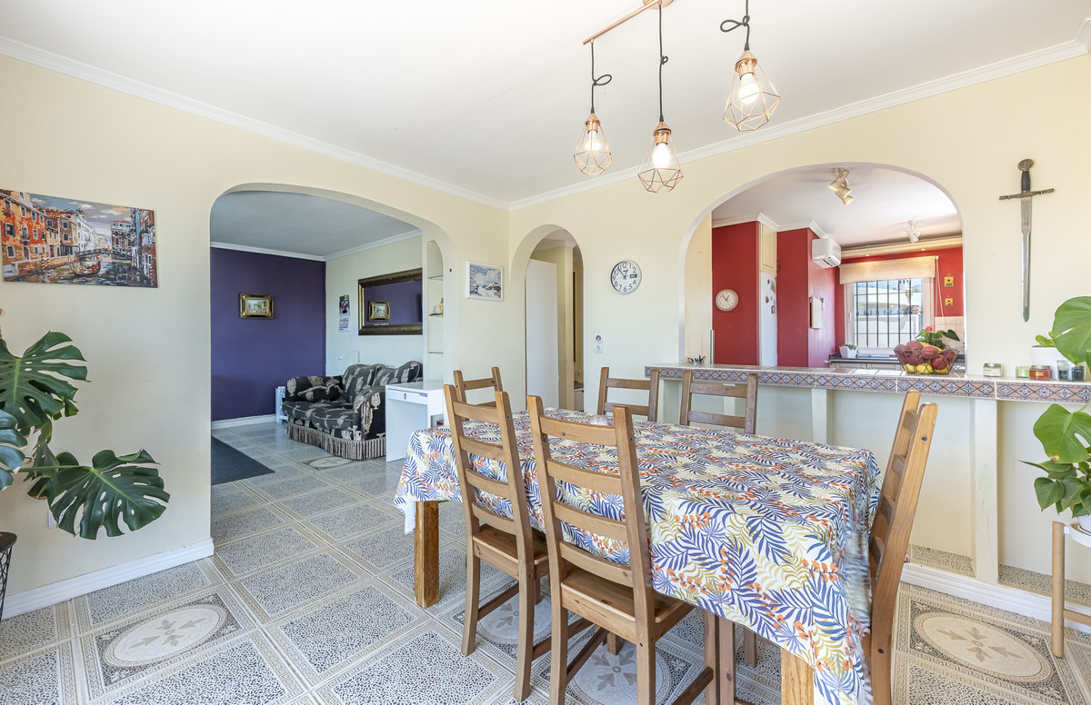 Villas de 4 dormitorios en venta en La Cala de Mijas – R5058061