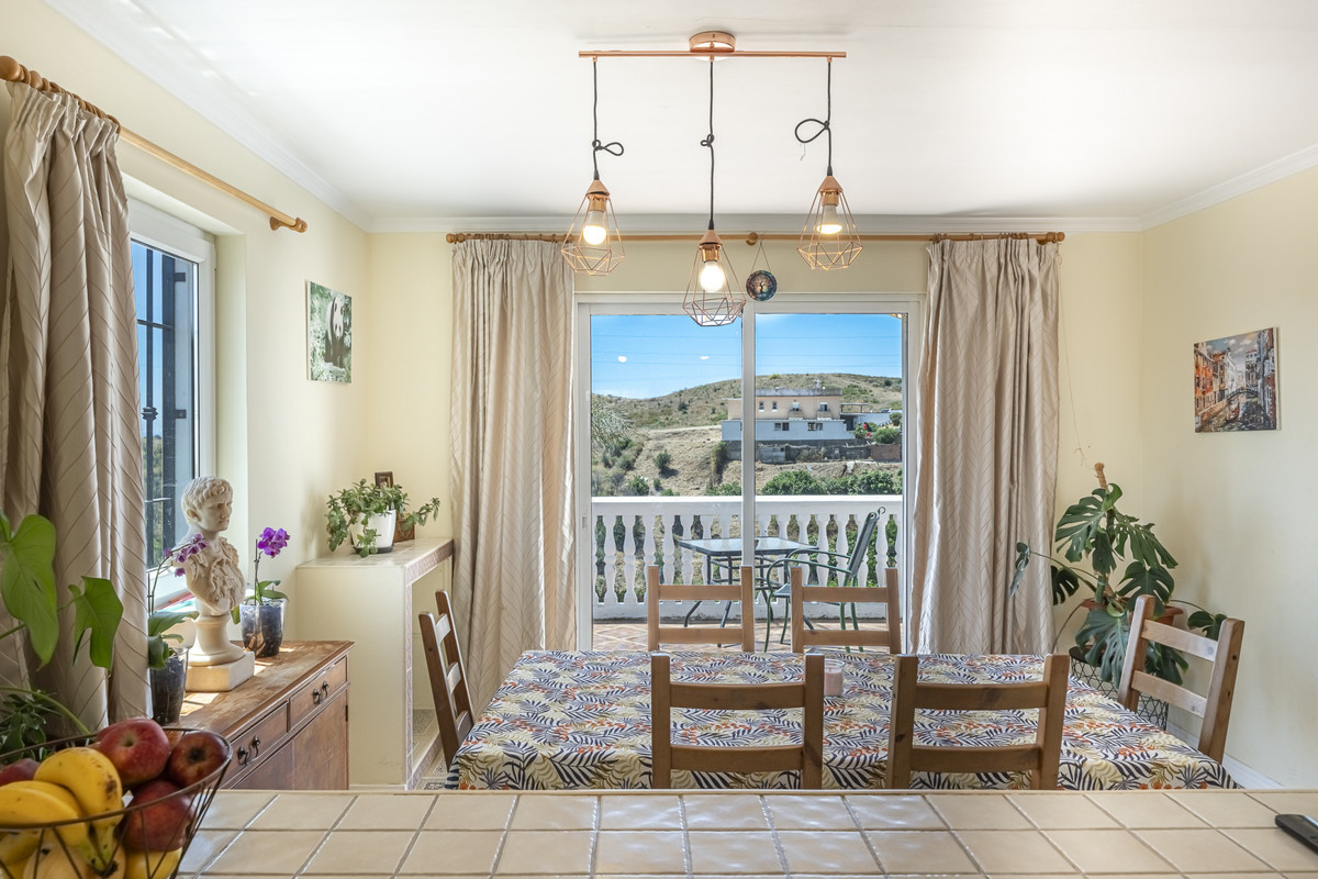 Villas de 4 dormitorios en venta en La Cala de Mijas – R5058061