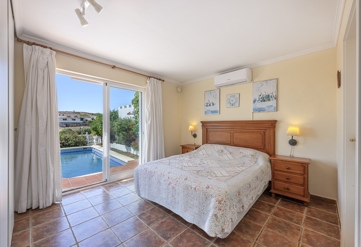 Villas de 4 dormitorios en venta en La Cala de Mijas – R5058061