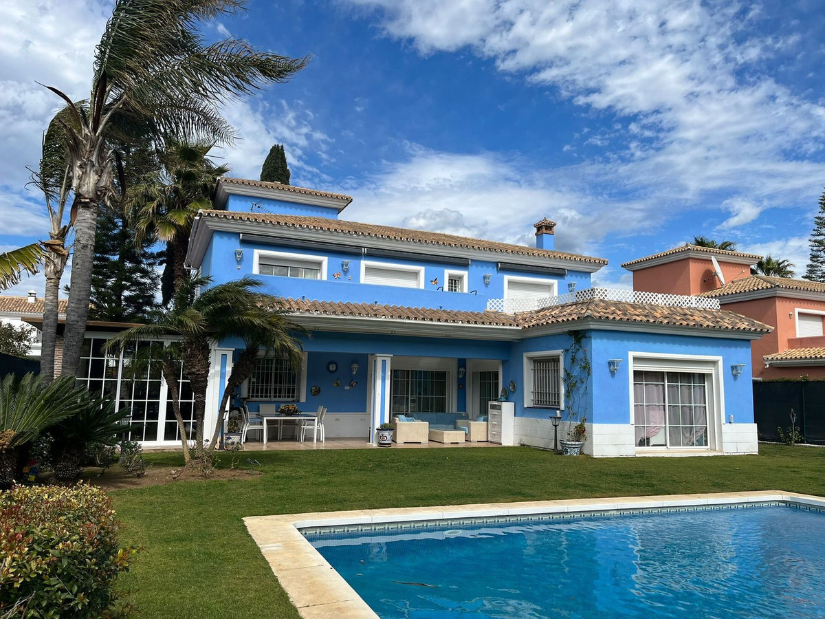 Villas de 5 dormitorios en venta en Guadalmina Baja – R5110717