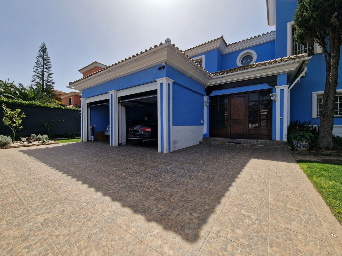 Villas de 5 dormitorios en venta en Guadalmina Baja – R5110717