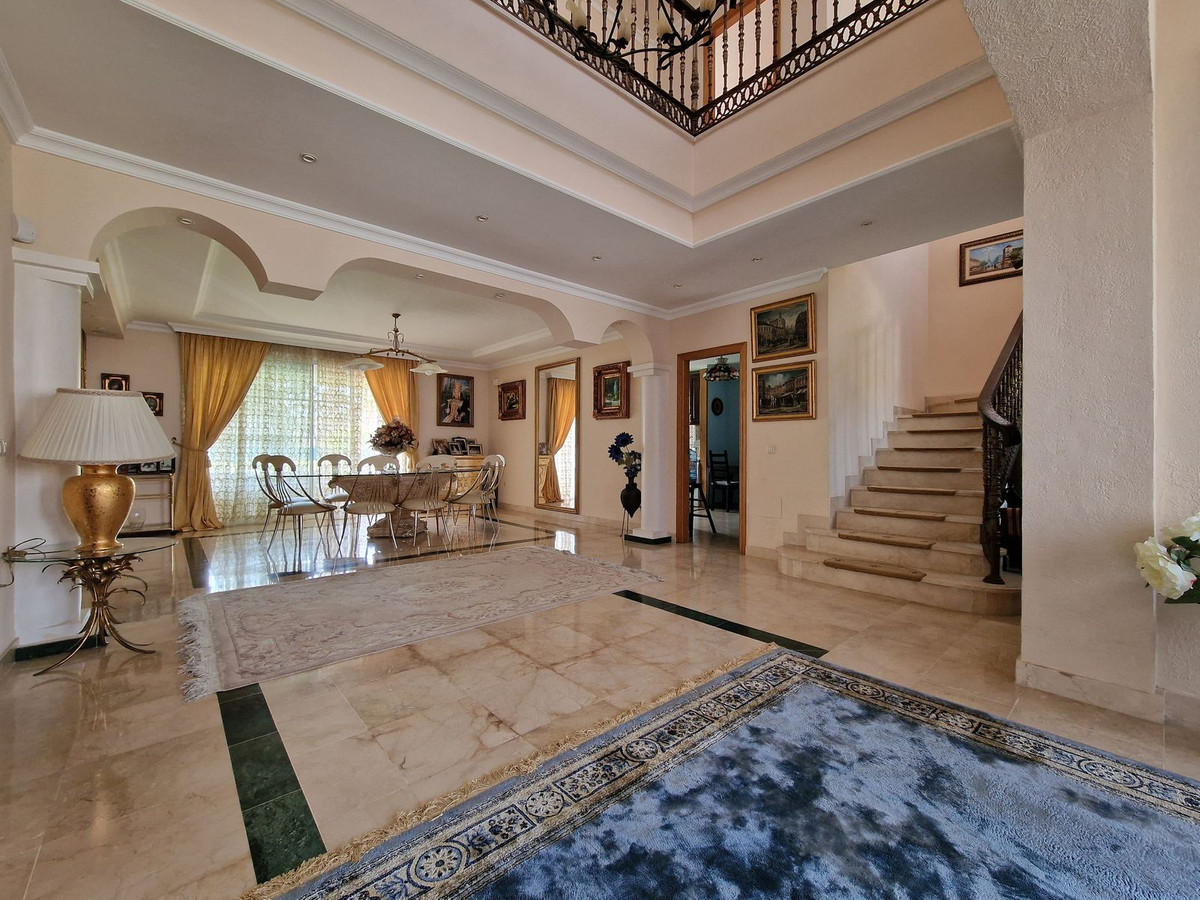 Villas de 5 dormitorios en venta en Guadalmina Baja – R5110717
