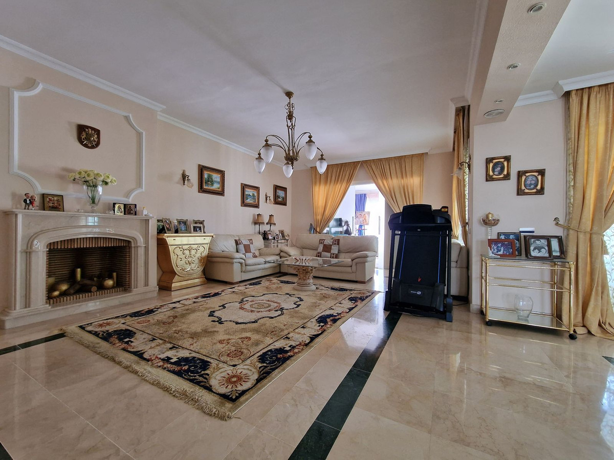 Villas de 5 dormitorios en venta en Guadalmina Baja – R5110717