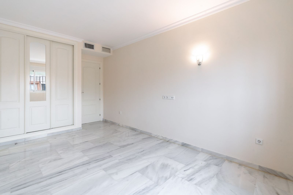 3 bedroom Apartments for sale in Marbella – R5120596