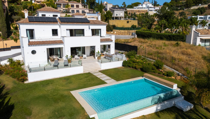 Villas de 5 dormitorios en venta en Elviria – R5104471 en 